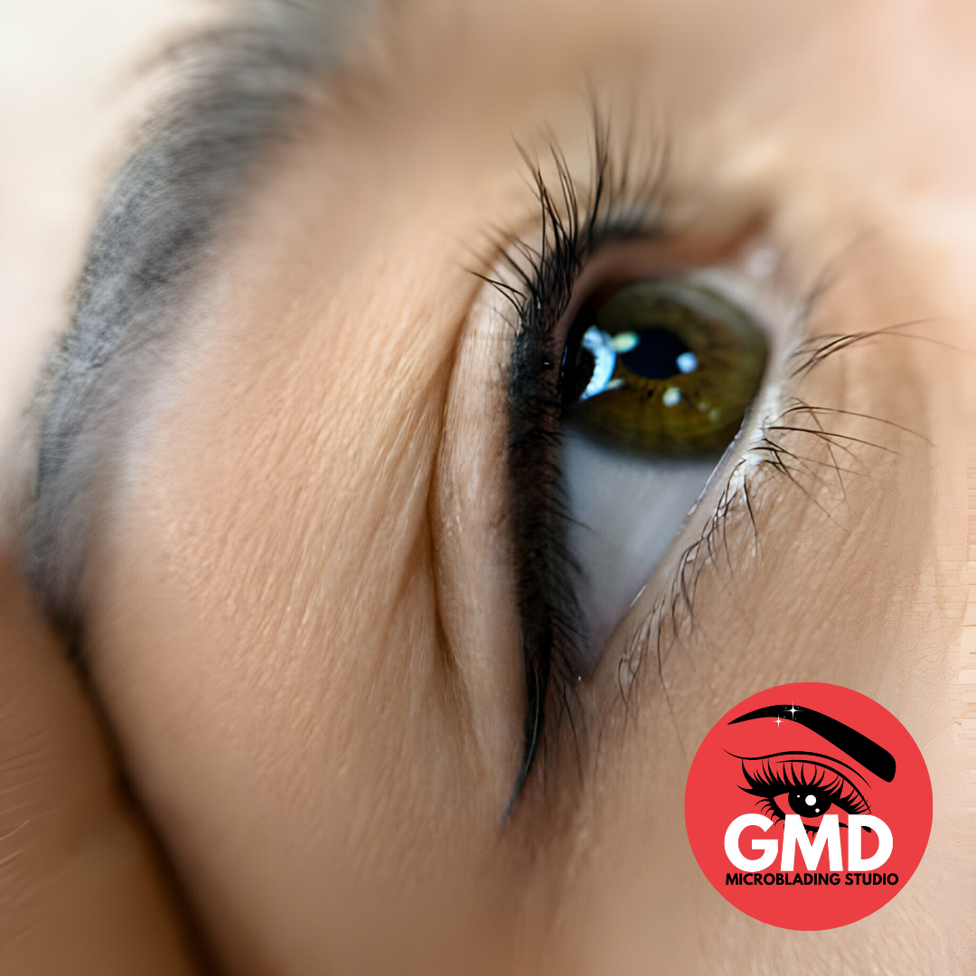 Esta Imagen muestra el resultado final de como se vé una micropigmentación en ojos. Delineado permanente que se realizó en Puerto Vallarta.